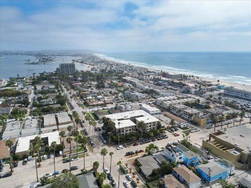 26-881 Thomas Ave, San Diego, CA, 92109-3952 | Card Image