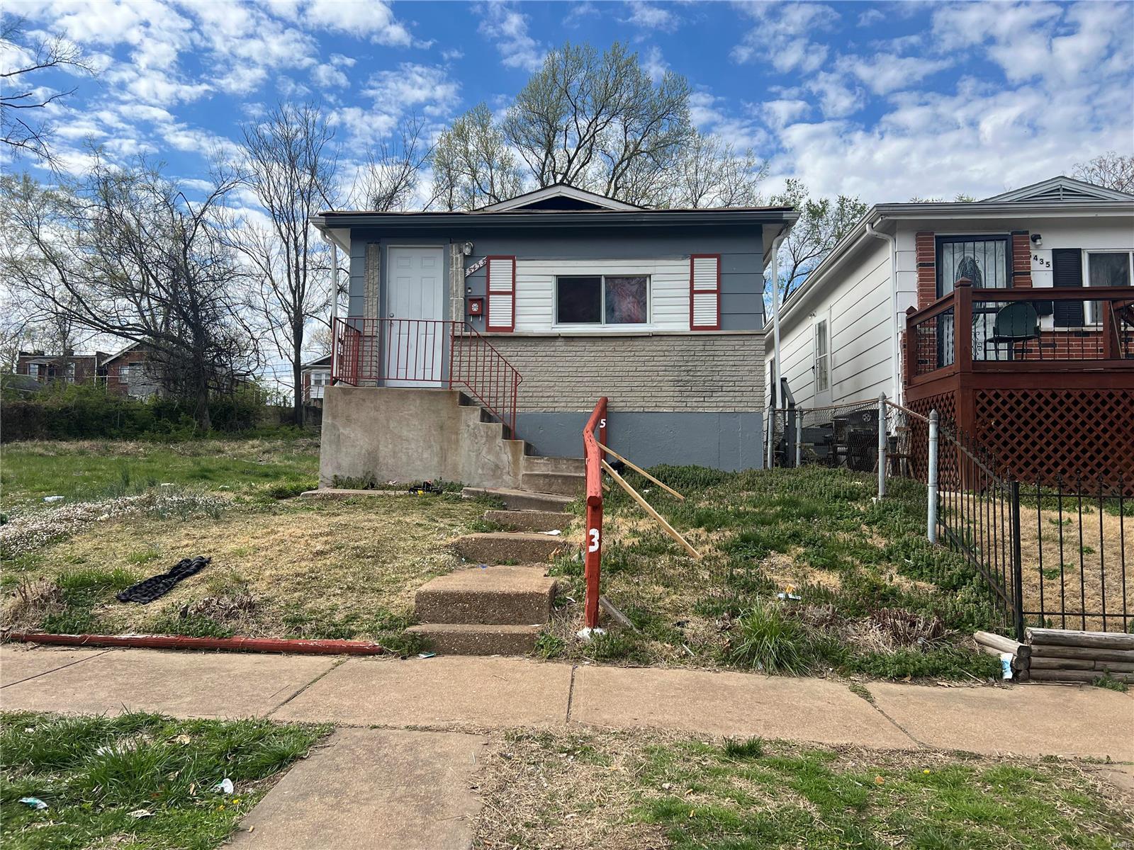 Beacon Ave, Saint Louis, MO 63120