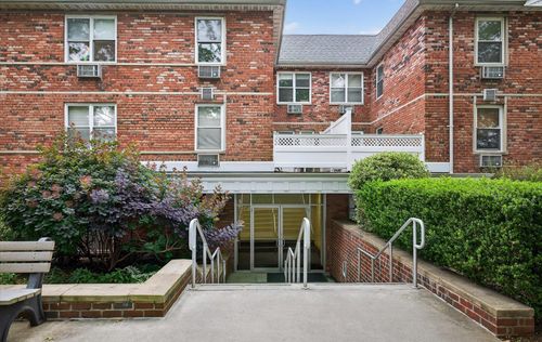 apt-233-40 Daley Pl, Lynbrook, NY, 11563-2216 | Card Image