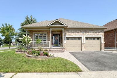 953 Greenleaf Cir, House other with 2 bedrooms, 3 bathrooms and 6 parking in Oshawa ON | Image 2