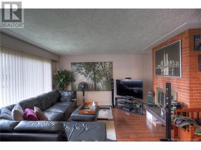 755-759 Francis Ave, House other with 5 bedrooms, 2 bathrooms and null parking in Kelowna BC | Image 1