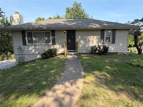 1809 N Jennings Rd, Independence, MO, 64058-1563 | Card Image