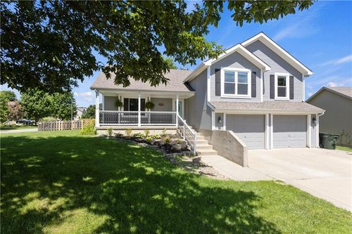 3812 Clayton Dr, Leavenworth, KS, 66048-6546 | Card Image