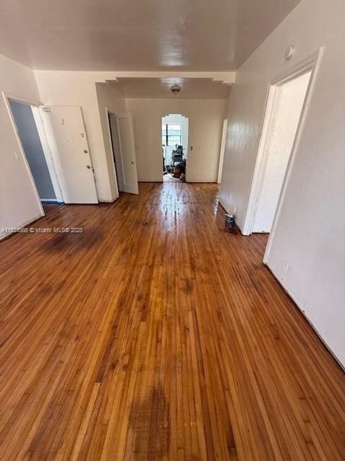 apt-3-985 Bay Dr, Miami Beach, FL, 33141-5626 | Card Image