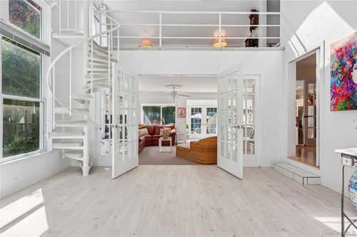 35 Halsey Rd, Remsenburg, NY, 11960-2033 | Card Image