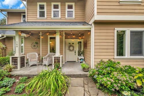 160 6th Ave Se, Issaquah, WA, 98027-3921 | Card Image