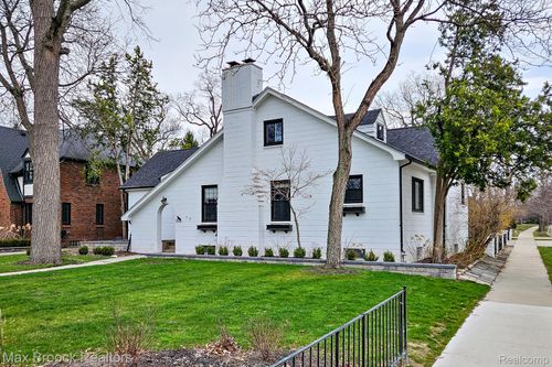 93 Oakdale Blvd, Pleasant Ridge, MI, 48069-1039 | Card Image