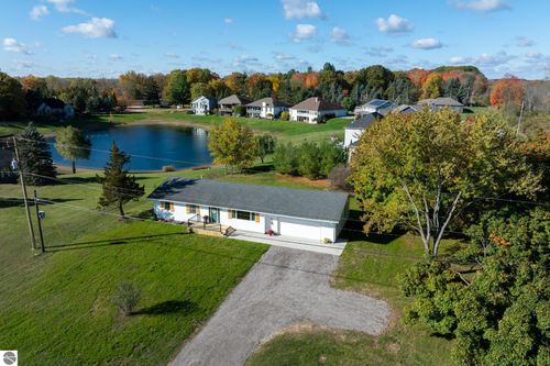 3332 S Lincoln Rd, Mt. Pleasant, MI, 48858-8553 | Card Image