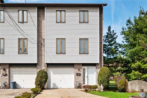 405 Howard St, E Pittsburgh, PA, 15112-1022 | Card Image