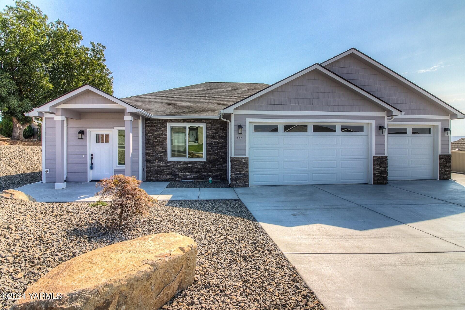 Rainier Dr, Yakima, WA 98908