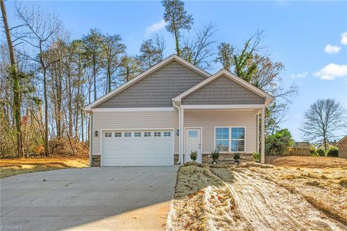 5816 Nylon Dr, Winston Salem, NC, 27105-9694 | Card Image