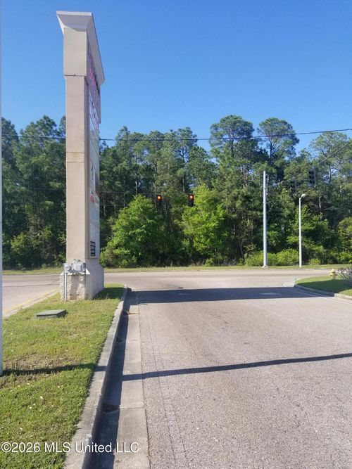 3082 Mallett Rd, D'Iberville, MS, 39540-9390 | Card Image