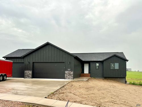 24024 Bridle Ridge Rd, Rapid City, SD, 57701-8407 | Card Image