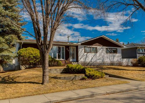 38 Spokane Street Sw, Calgary, AB, T2W0M5 | Card Image