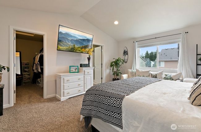 Abundant natural light and large walk in closets make these versatile bedrooms perfect for dual use as a workspace or guest room. | Image 20