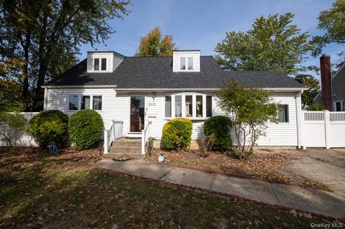 245 Ackerman St, Central Islip, NY, 11722-3601 | Card Image