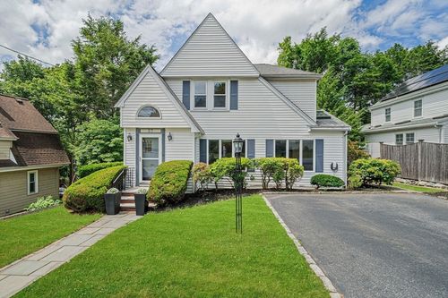 37 Baker Ave, Lexington, MA, 02421-6224 | Card Image