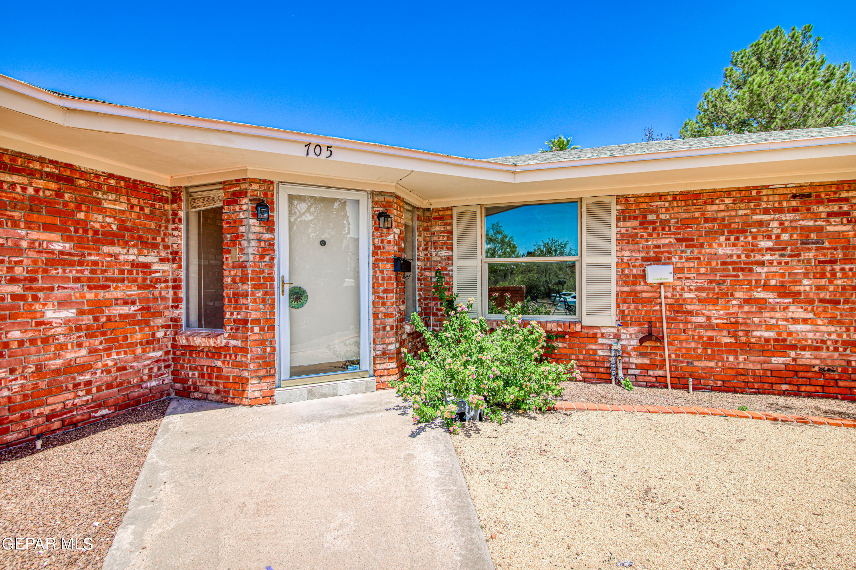 Somerset Dr, El Paso, TX 79912