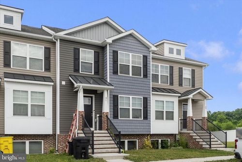 31 Moses Dr, MARTINSBURG, WV, 25405-1142 | Card Image