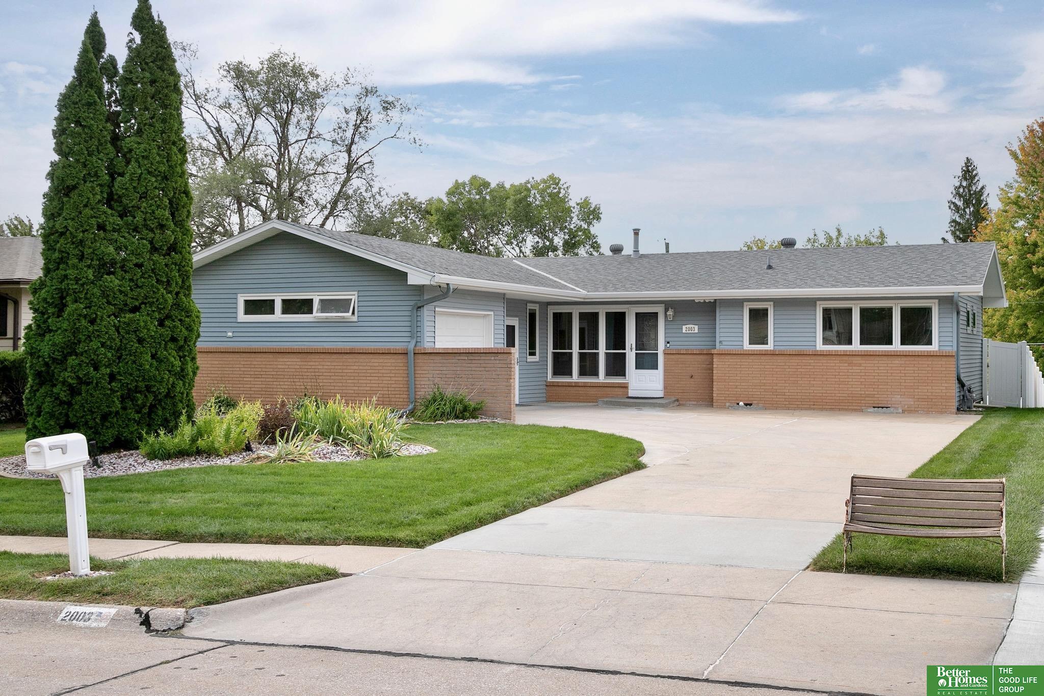 Lloyd St, Bellevue, NE 68005