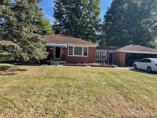 23409 Ranch Hill Dr W, Southfield, MI, 48033-3187 | Card Image