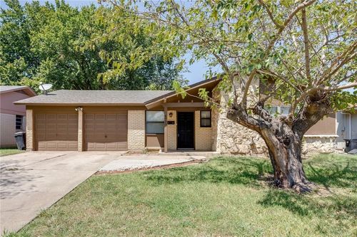 4933 Melinda Dr, Forest Hill, TX, 76119-7653 | Card Image