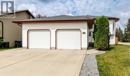 110 Newton Dr, Penhold, AB, T0M1R0 | Card Image