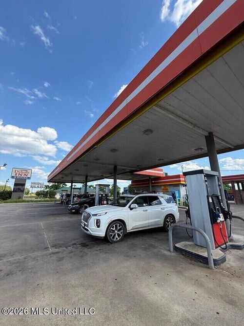 339 U.S. 82, Greenwood, MS, 38930 | Card Image