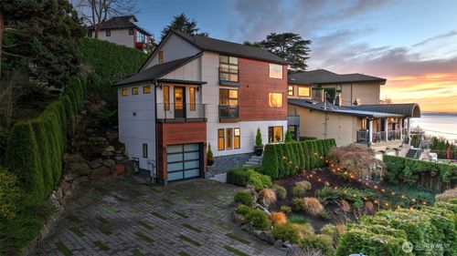 4527 W Raye St, Seattle, WA, 98199-3001 | Card Image