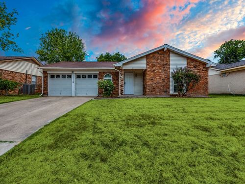 517 Irene St, Burleson, TX, 76028-5823 | Card Image