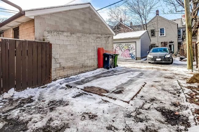 40 Euclid Ave, House attached with 3 bedrooms, 2 bathrooms and 1 parking in Toronto ON | Image 35