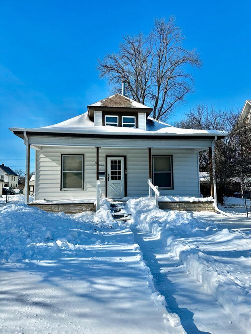 916 S 1st St, ABERDEEN, SD, 57401-5939 | Card Image
