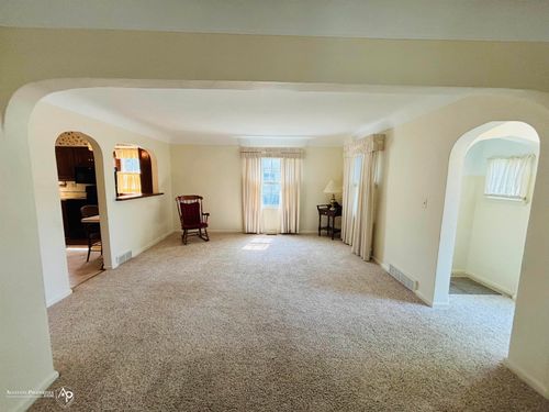 114 W Clark St, Davison, MI, 48423-1506 | Card Image