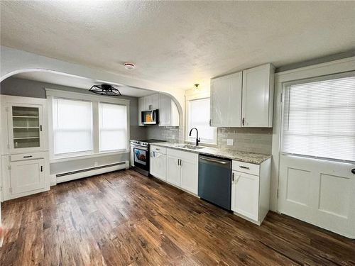 206 Reynolds Ave, Warwick, RI, 02889-8736 | Card Image