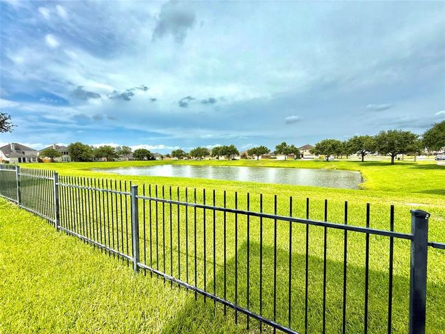 Gorgeous Side Lakeview | Image 8