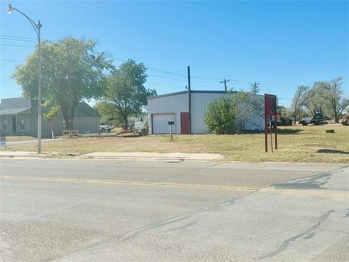1201 N Louis Tittle Ave, Mangum, OK, 73554-2213 | Card Image