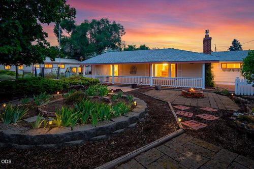 2586 Sw 27th Street, Redmond, OR, 97756 | Card Image