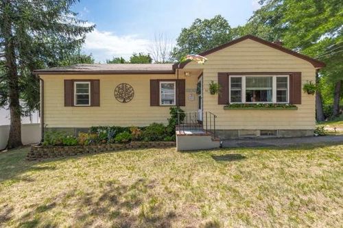 70 Montrose Ave, Wakefield, MA, 01880-3539 | Card Image