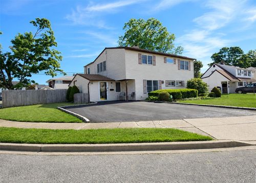 46 Marksman Ln, Levittown, NY, 11756-5110 | Card Image