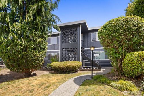 3217 Norton Ave, Everett, WA, 98201-4257 | Card Image