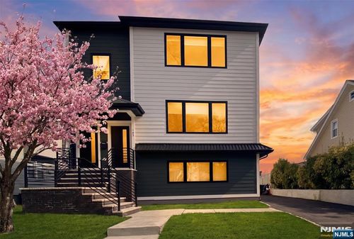 105 Feronia Way, Rutherford, NJ, 07070-2101 | Card Image