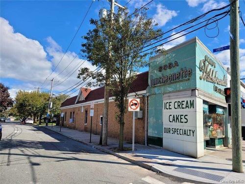 84 Hillside Ave, Williston Park, NY, 11596-2321 | Card Image