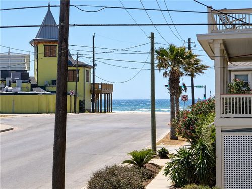 1805 19th St, Galveston, TX, 77550-8040 | Card Image