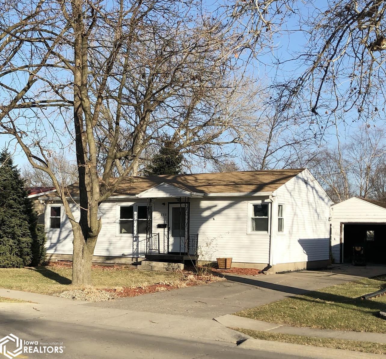 Broadway St, West Burlington, IA 52655