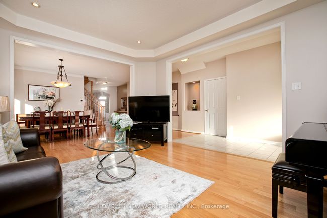 18 Houndsbrook Cres, House other with 5 bedrooms, 4 bathrooms and 6 parking in Unionville ON | Image 3