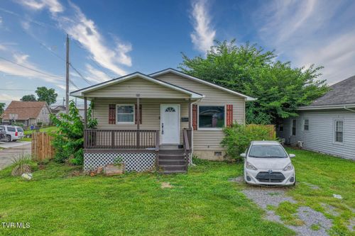 954 Maple St, Kingsport, TN, 37660-5220 | Card Image