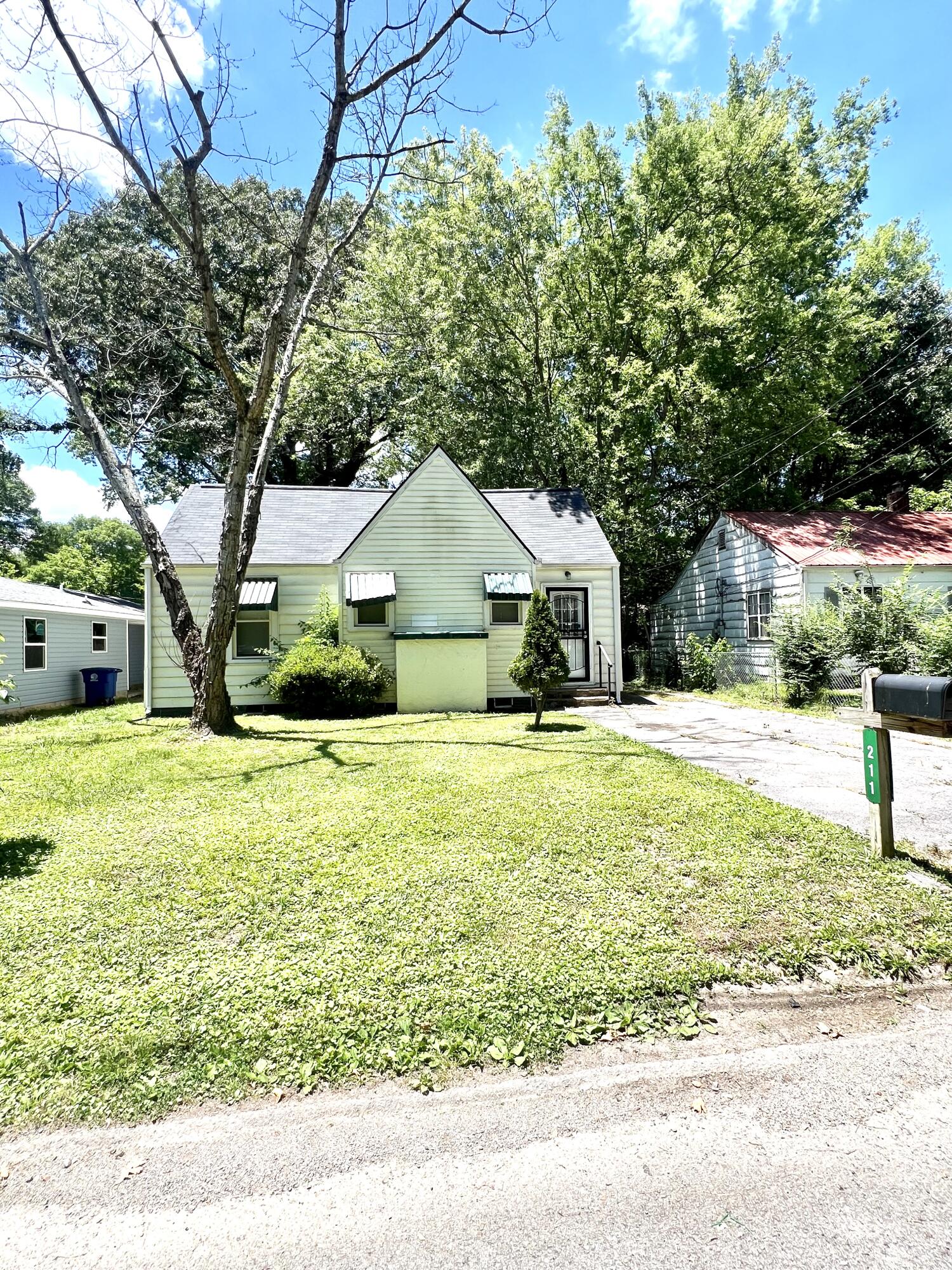 Howell Ave, Chattanooga, TN 37411