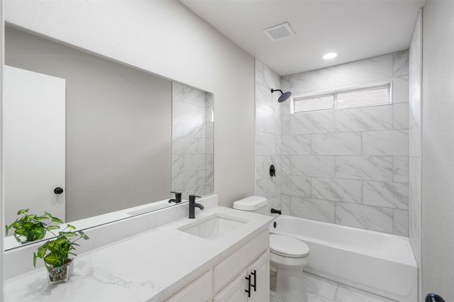 521 Pine St, House other with 3 bedrooms, 2 bathrooms and null parking in Crowley TX | Image 17