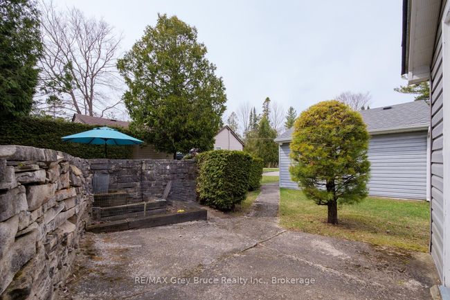 12 Guelph St, House other with 3 bedrooms, 1 bathrooms and 4 parking in Sauble Beach ON | Image 25