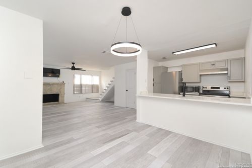 d208-10527 Perrin Beitel, San Antonio, TX, 78217 | Card Image